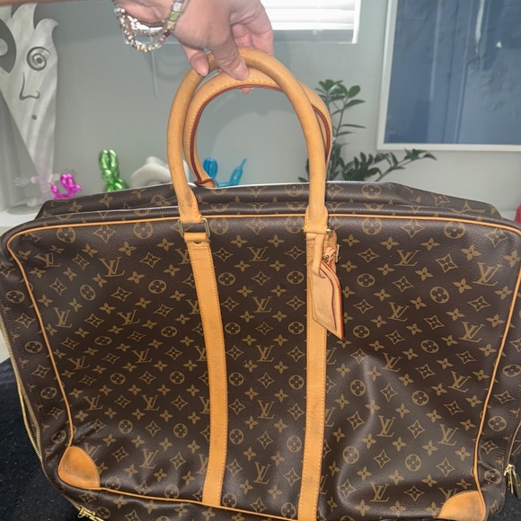 Authentic Louis Vuitton Luggage Set – 3 Pieces – $3,500 (All Included) - Picture 6 of 10